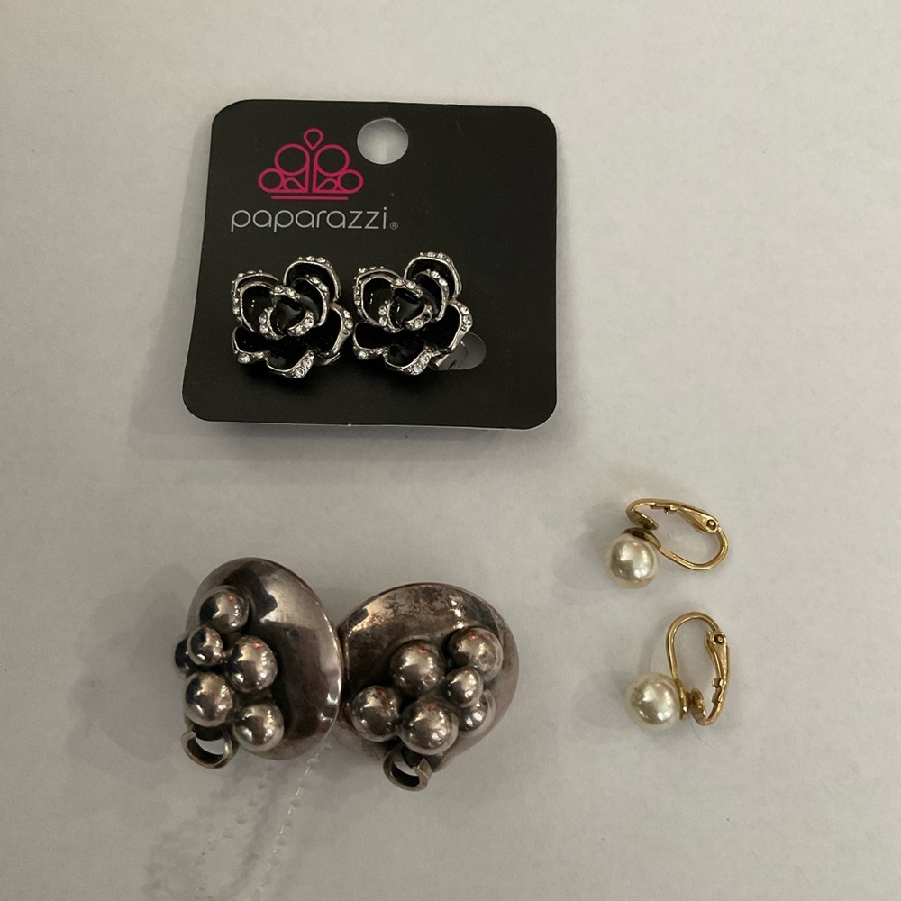 NEW PAPARAZZI CLIP ON‎ EARRINGS TWO VINTAGE CLIP ON EARRINGS